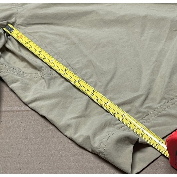 Patagonia Men's Large‎ 11" Inseam Khaki Colored Nylon Blend Blended Shorts - Picture 13 of 14